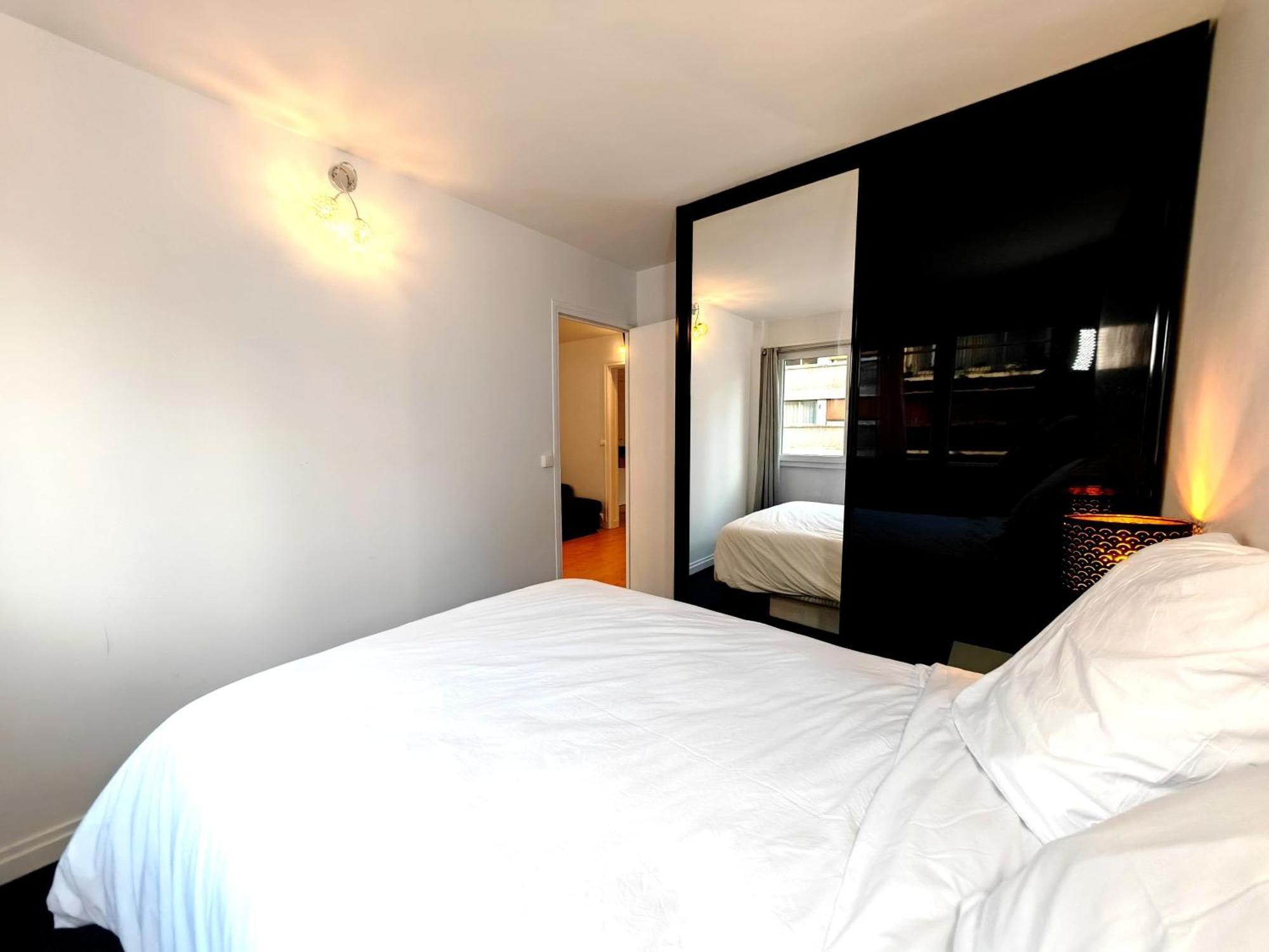 3 Pieces Proche Tour Eiffel