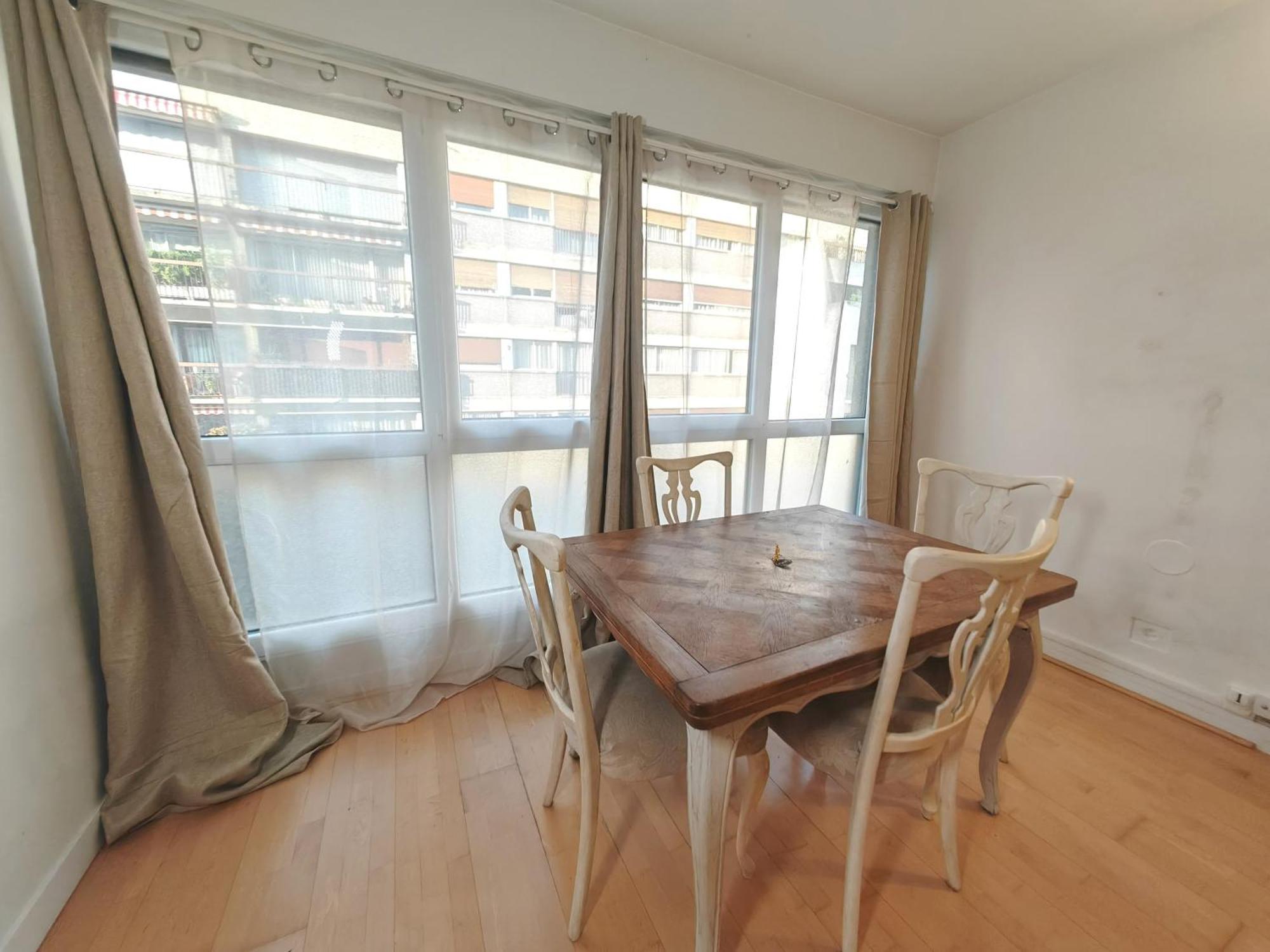 3 Pieces Proche Tour Eiffel